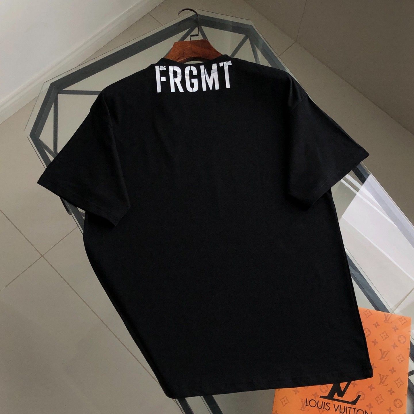 ルイヴィトン 半袖Tシャツ プリント シンプル ファション A30874