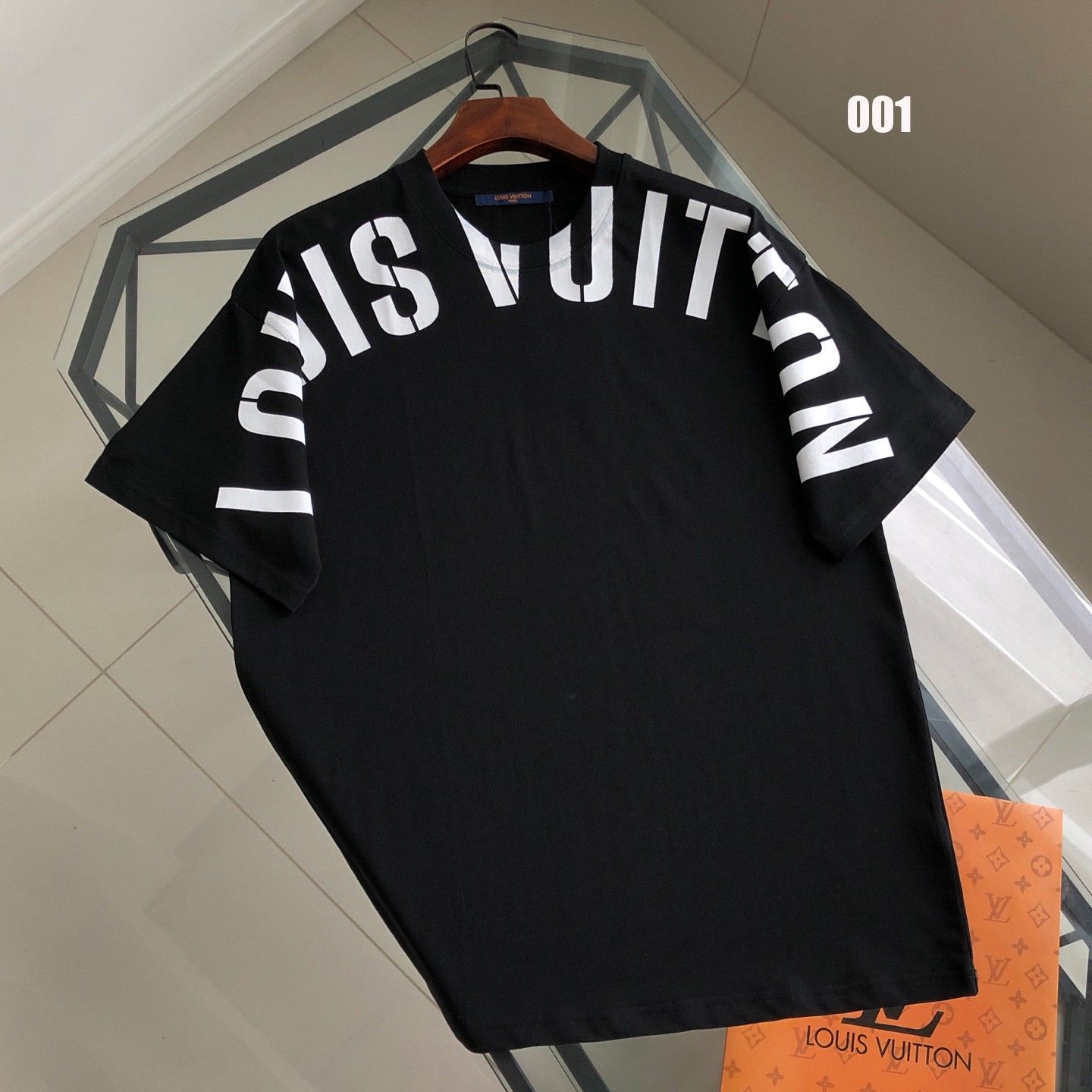 ルイヴィトン 半袖Tシャツ プリント シンプル ファション A30874