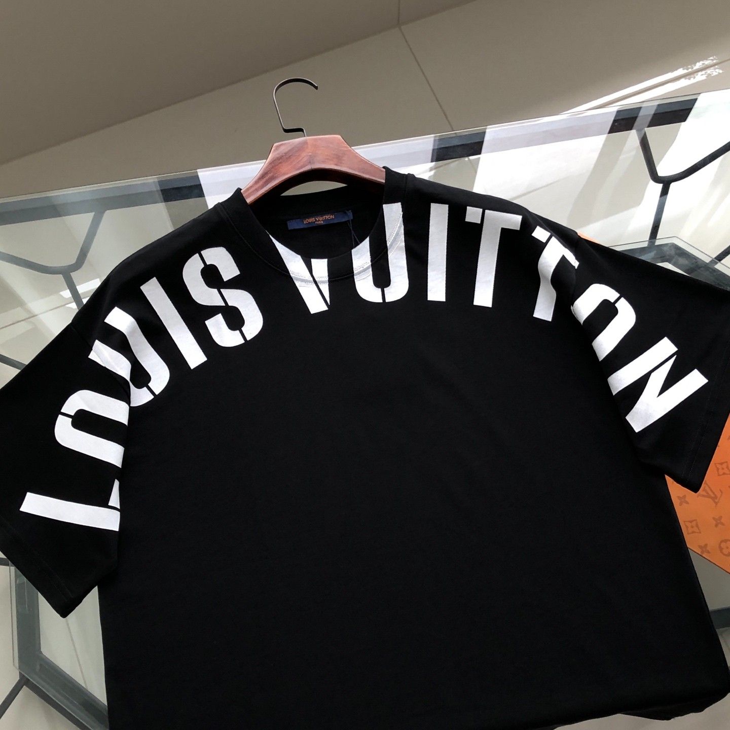 ルイヴィトン 半袖Tシャツ プリント シンプル ファション A30874