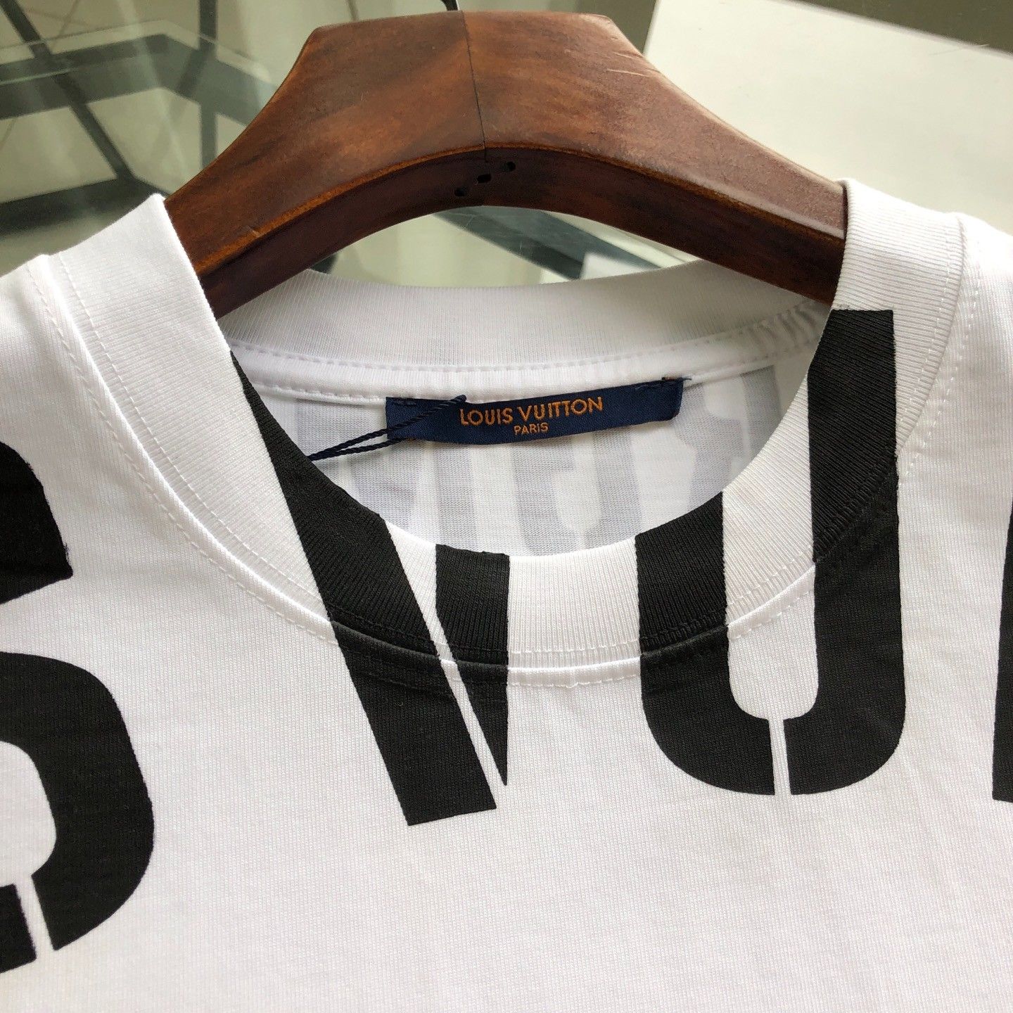 ルイヴィトン 半袖Tシャツ プリント シンプル ファション A30874
