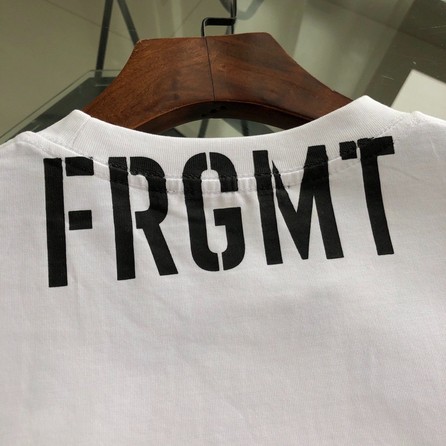 ルイヴィトン 半袖Tシャツ プリント シンプル ファション A30874