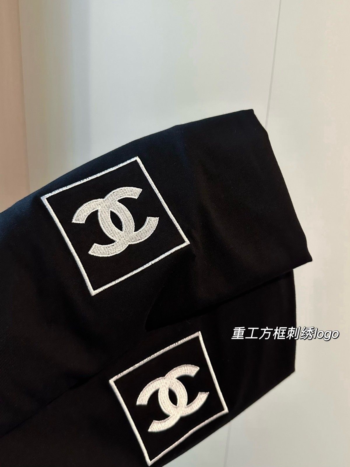 シャネル 半袖tシャツ 刺繍ロゴ 高級感 ブラック A30872