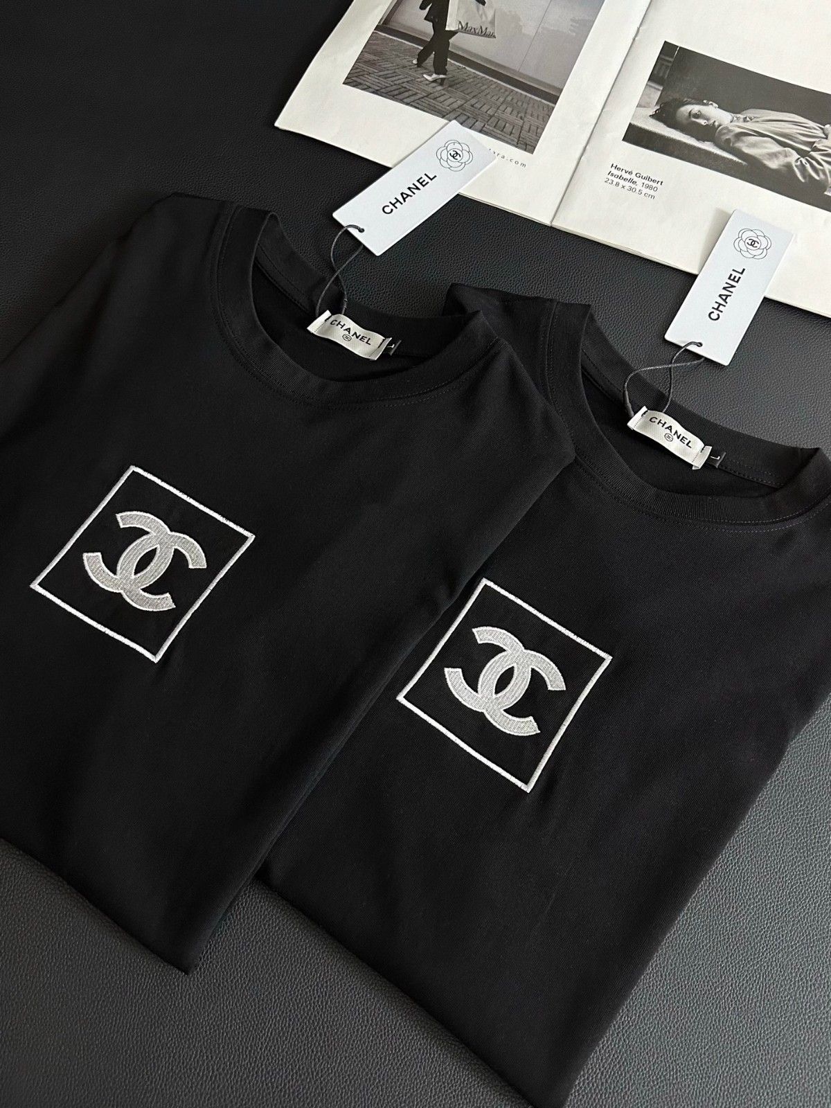 シャネル 半袖tシャツ 刺繍ロゴ 高級感 ブラック A30872