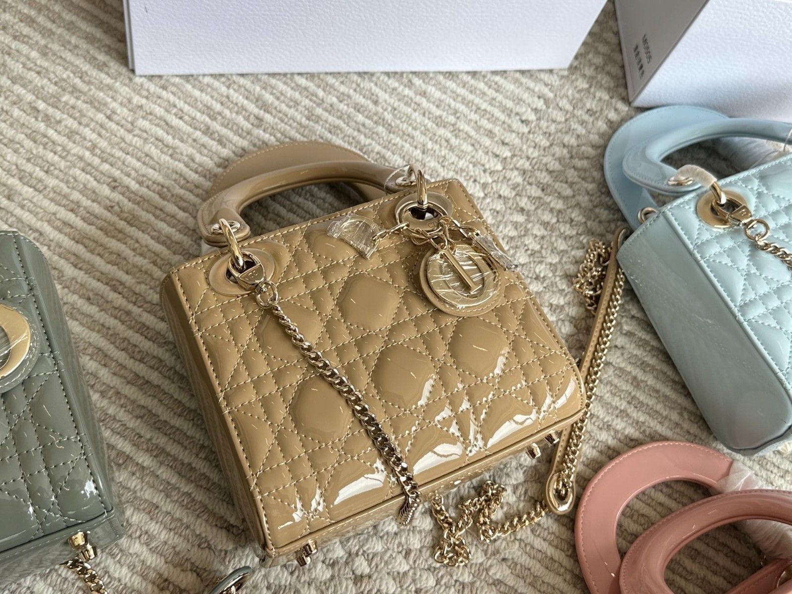 ディオール Lady Dior バッグ ミニ エナメル 可愛い A30877