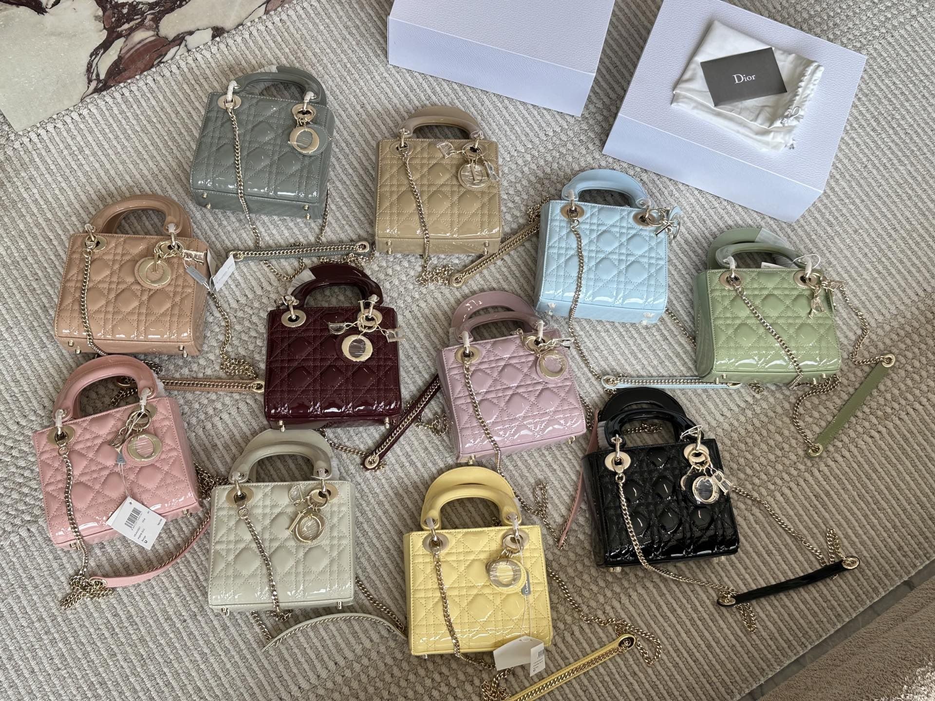 ディオール Lady Dior バッグ ミニ エナメル 可愛い A30877