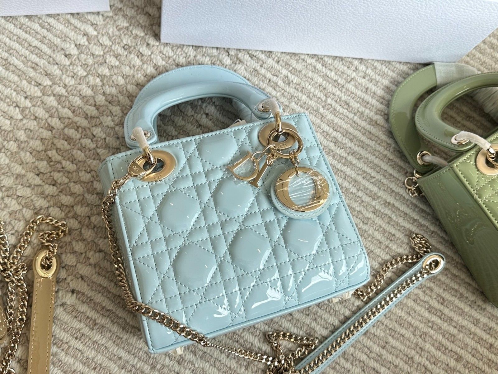 ディオール Lady Dior バッグ ミニ エナメル 可愛い A30877