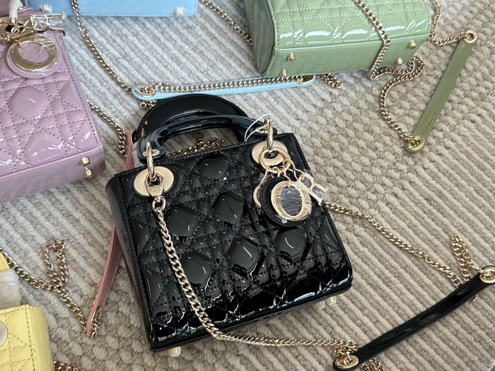 ディオール Lady Dior バッグ ミニ エナメル 可愛い A30877