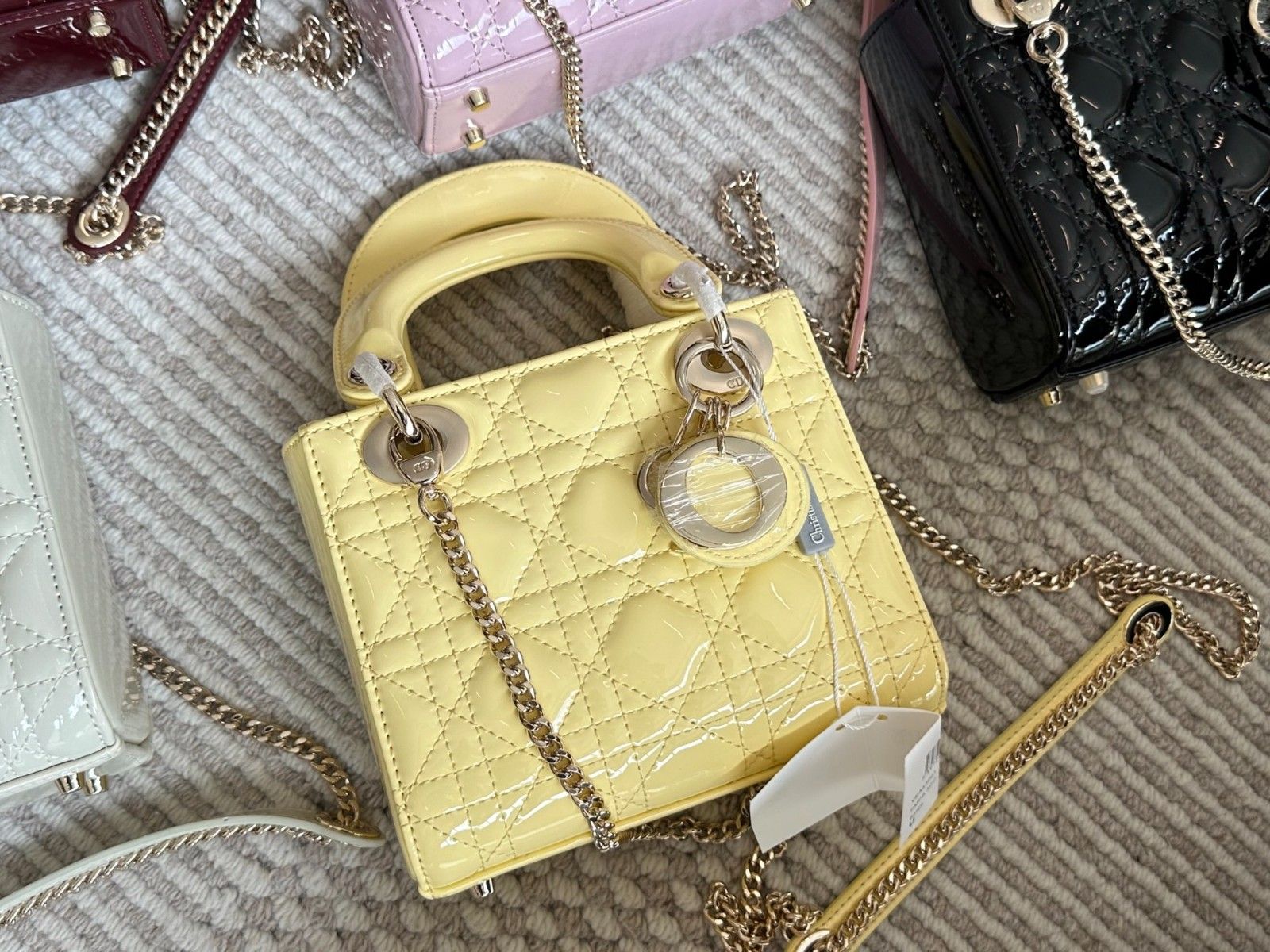 ディオール Lady Dior バッグ ミニ エナメル 可愛い A30877