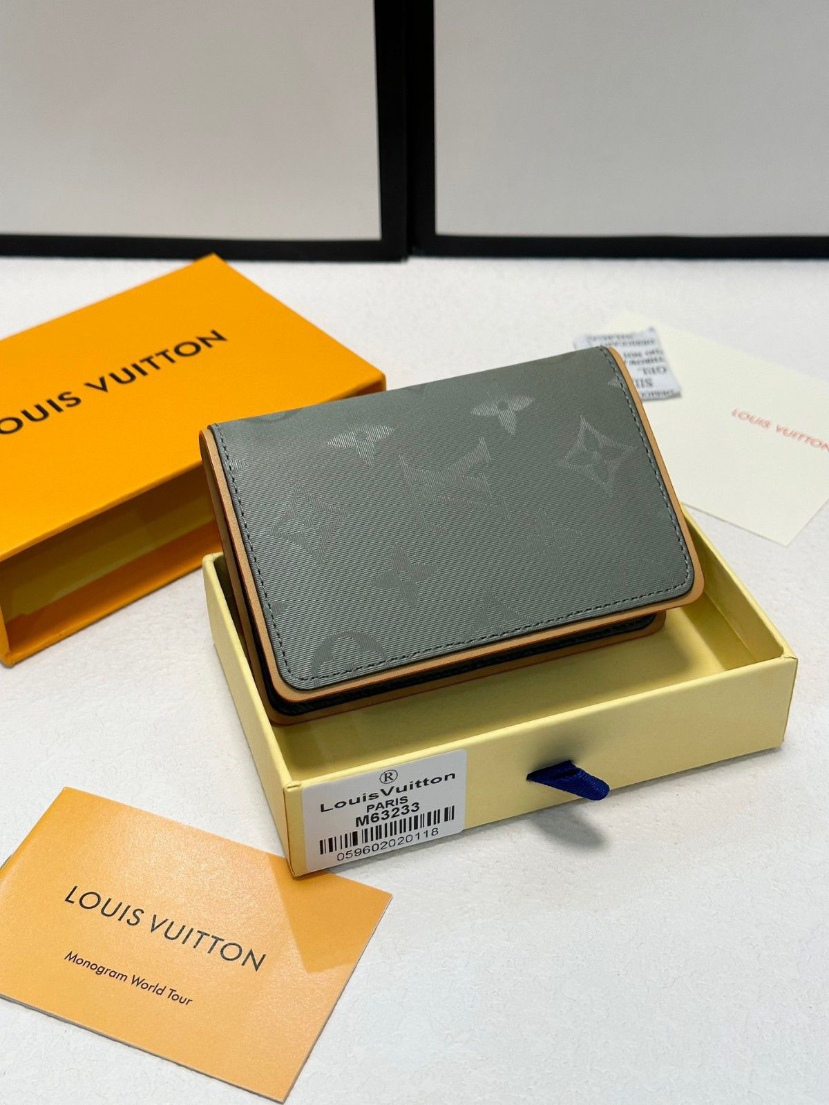ルイヴィトン 短財布 カード収納 グレー A30891