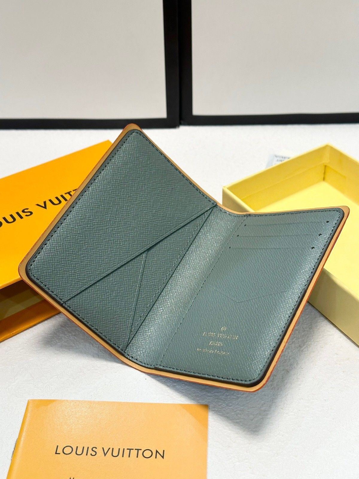 ルイヴィトン 短財布 カード収納 グレー A30891