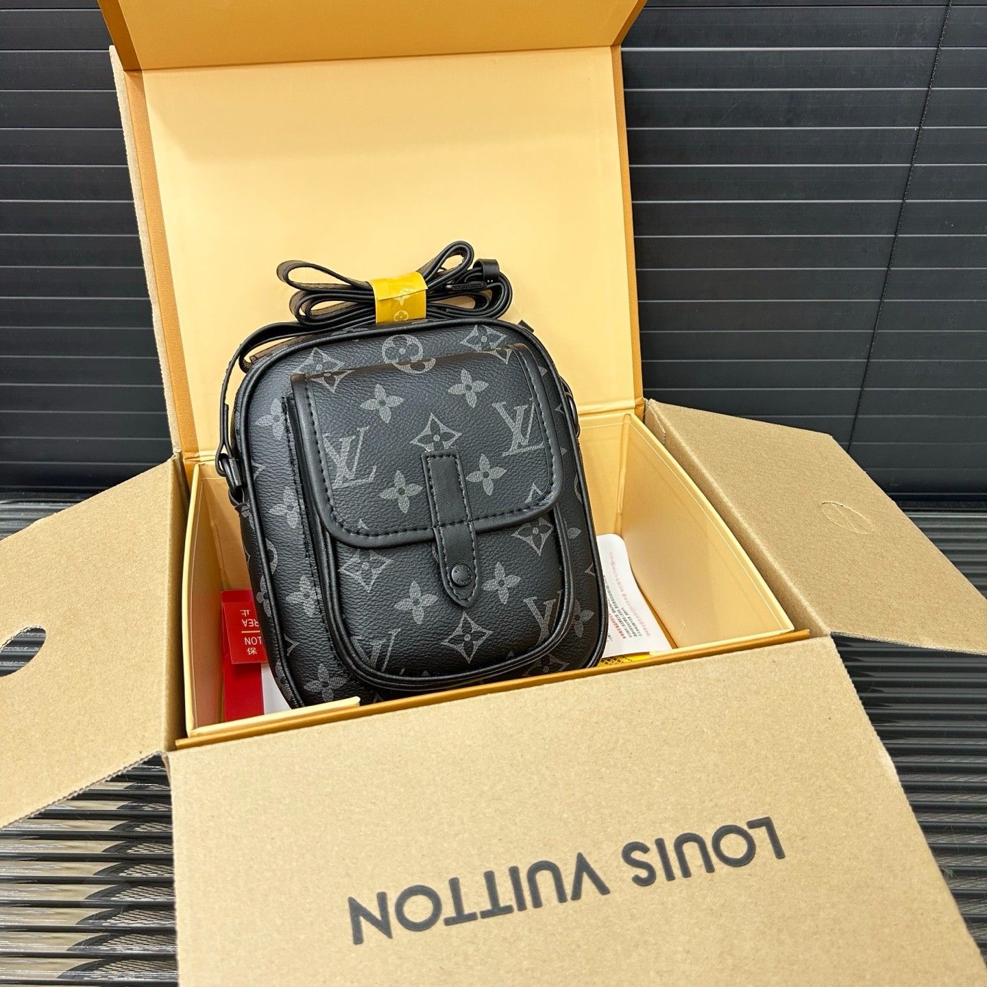ルイヴィトン ショルダーバッグ CHRISTOPHER ミニバッグ A30890