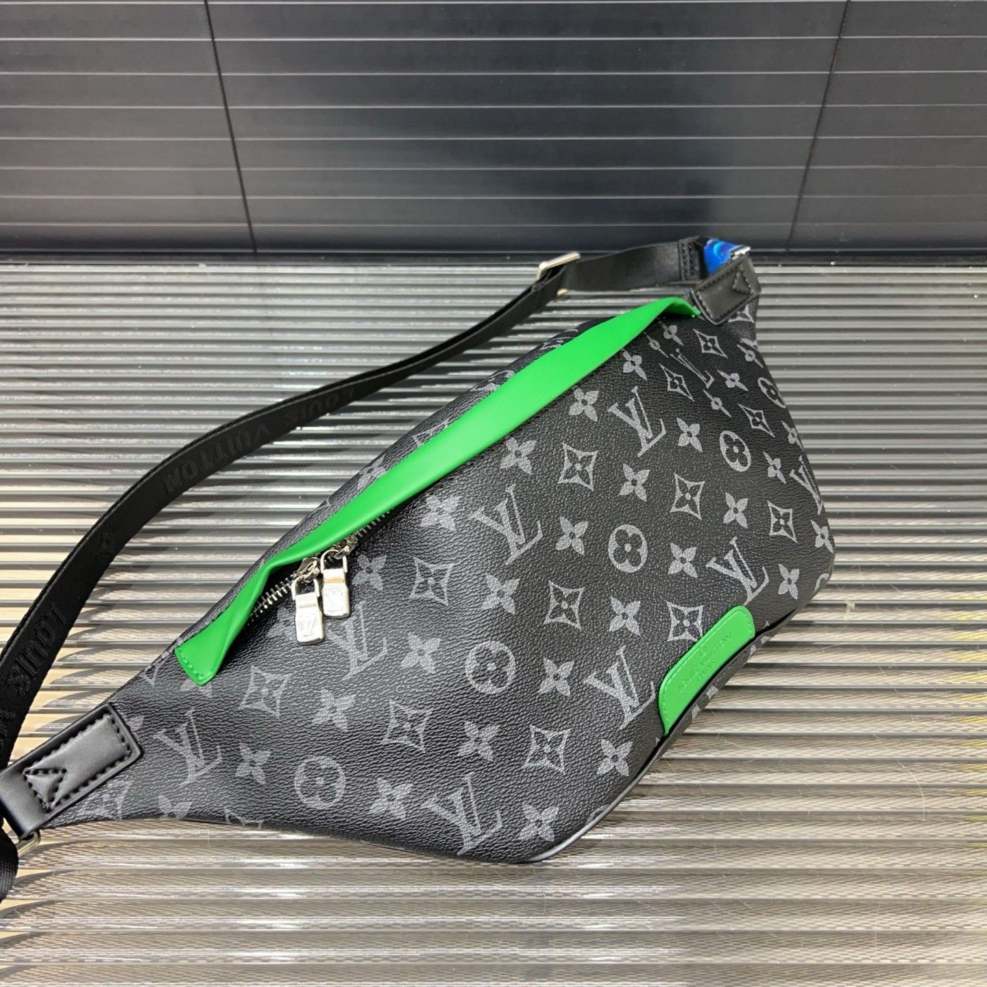 ルイヴィトン LV DISCOVERY ウエストバッグ ボディバッグ レザー A30886