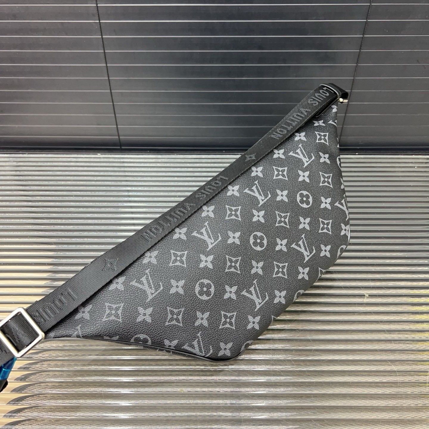 ルイヴィトン LV DISCOVERY ウエストバッグ ボディバッグ レザー A30886