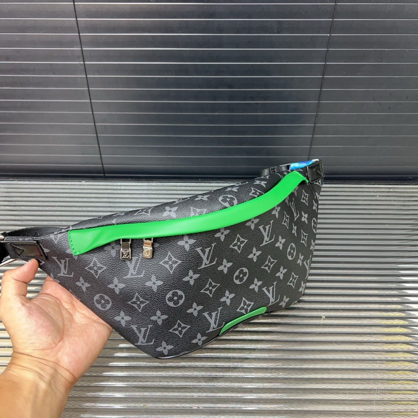 ルイヴィトン LV DISCOVERY ウエストバッグ ボディバッグ レザー A30886