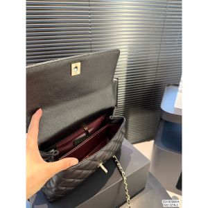 シャネル ハンドバッグ クラシックなチェーン ハンドルバッグ A30910