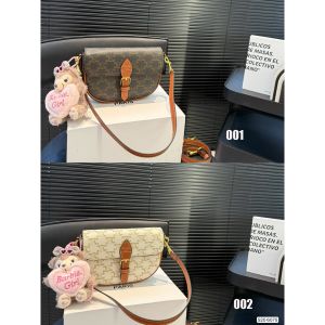 セリーヌ ショルダーバッグ クラシック 高級感 A30912