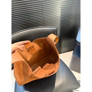 プラダ スエード バケットバッグ オシャレ 秋冬 A30909