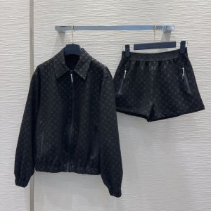 ルイヴィトン ジッパー付きジャケットとショーツのセット レディース向け A30925