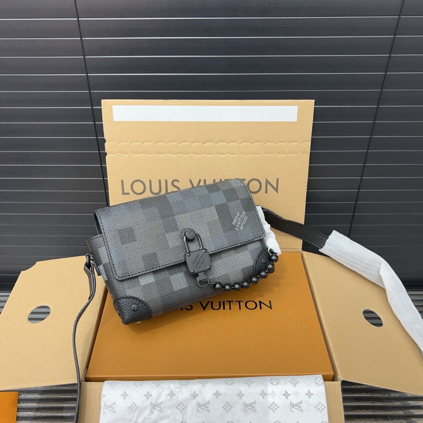 ルイヴィトン LV STEAMER ショルダーバッグ メンズ レディース A30918