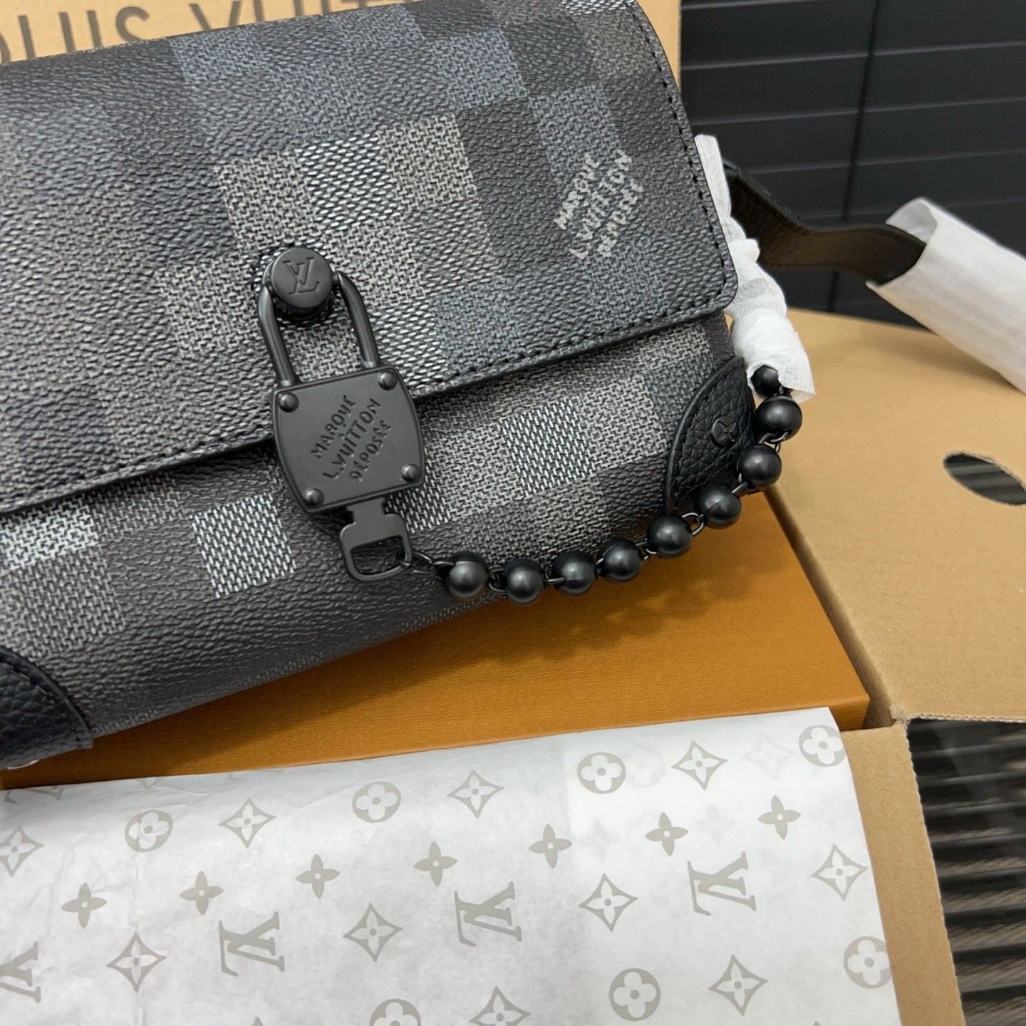 ルイヴィトン LV STEAMER ショルダーバッグ メンズ レディース A30918