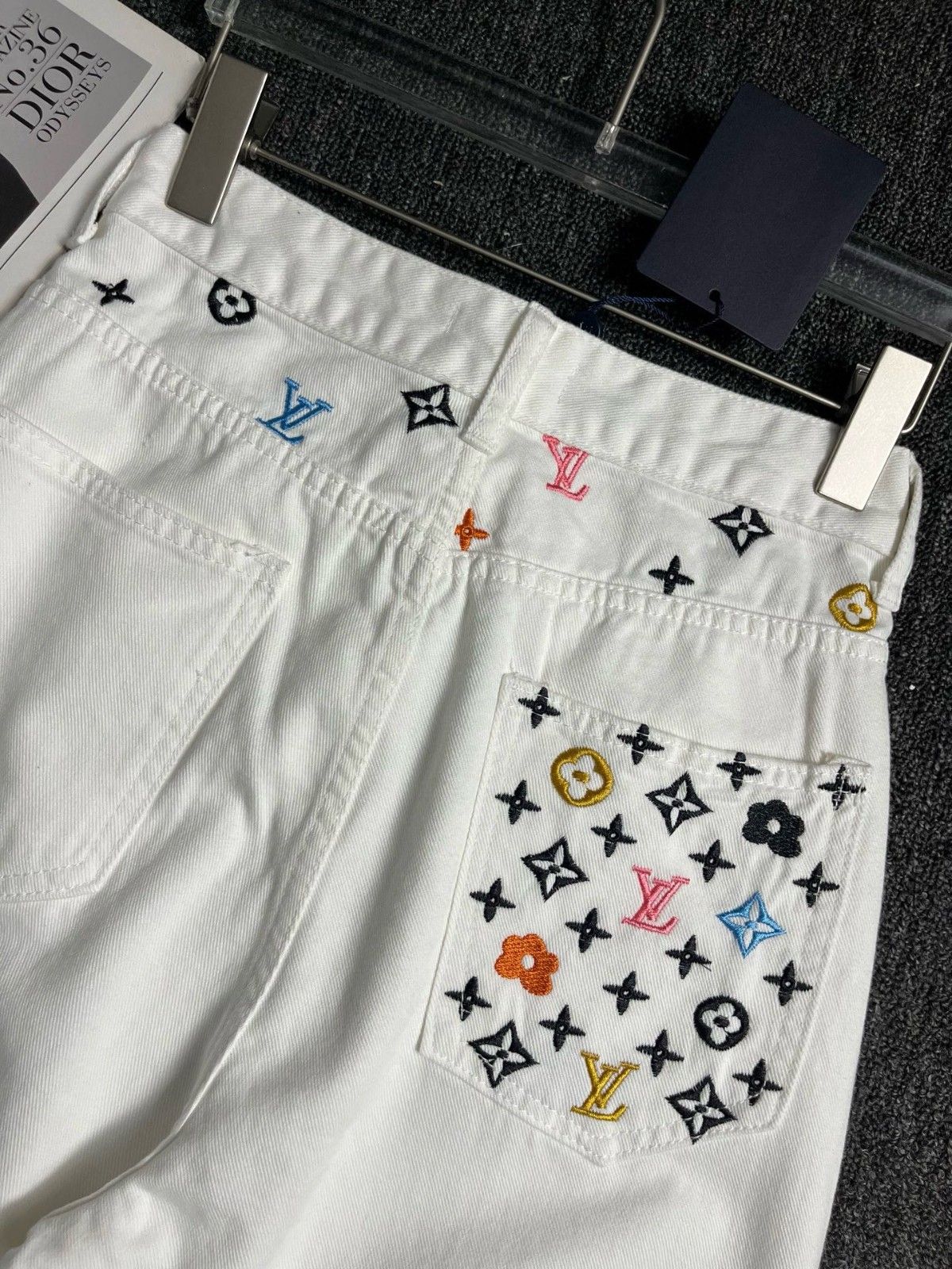 ルイヴィトン ジーンズ ストレート 刺繍 ホワイト A30936