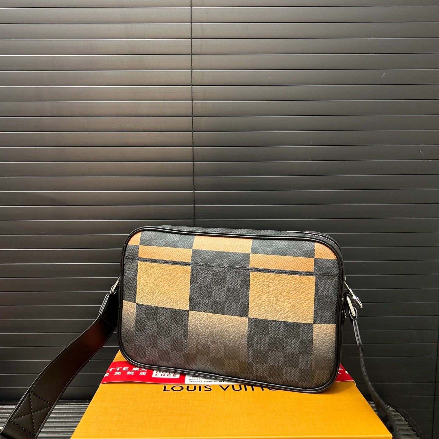 ルイヴィトン LV Alpha ショルダーバッグ クラシック A30958