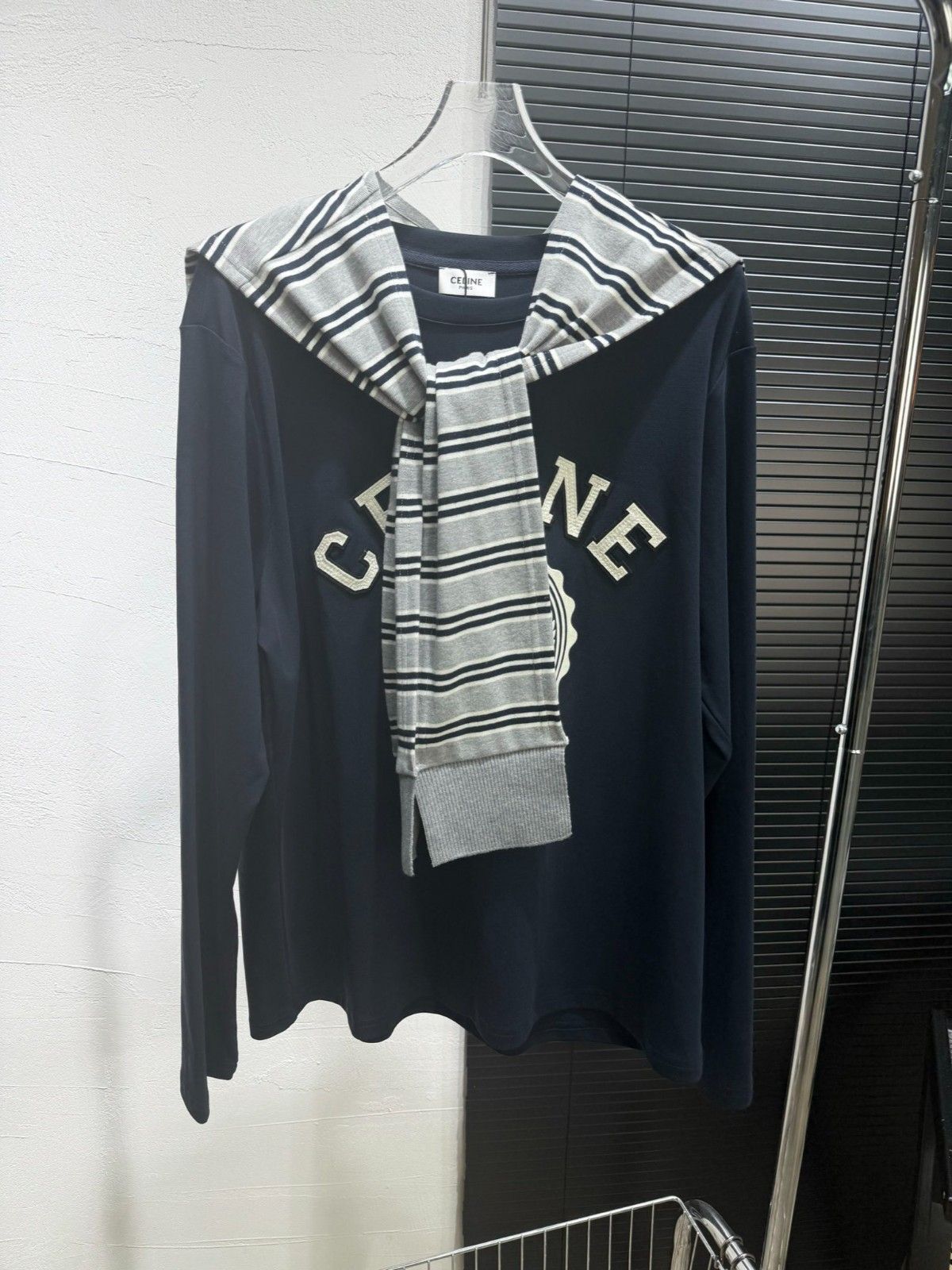 セリーヌ 長袖Tシャツ 取り外し可能なショール付き オシャレ A30802_1