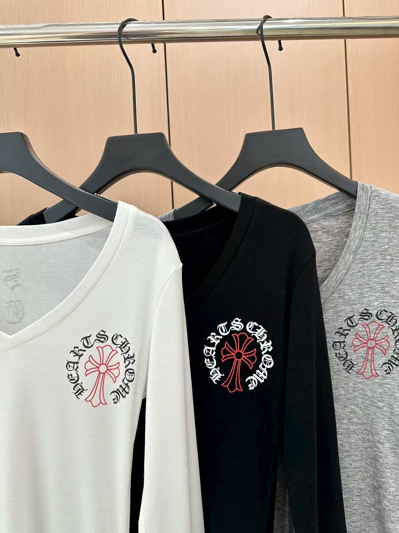 クロムハーツ 長袖tシャツ レディース向け オシャレ A30979