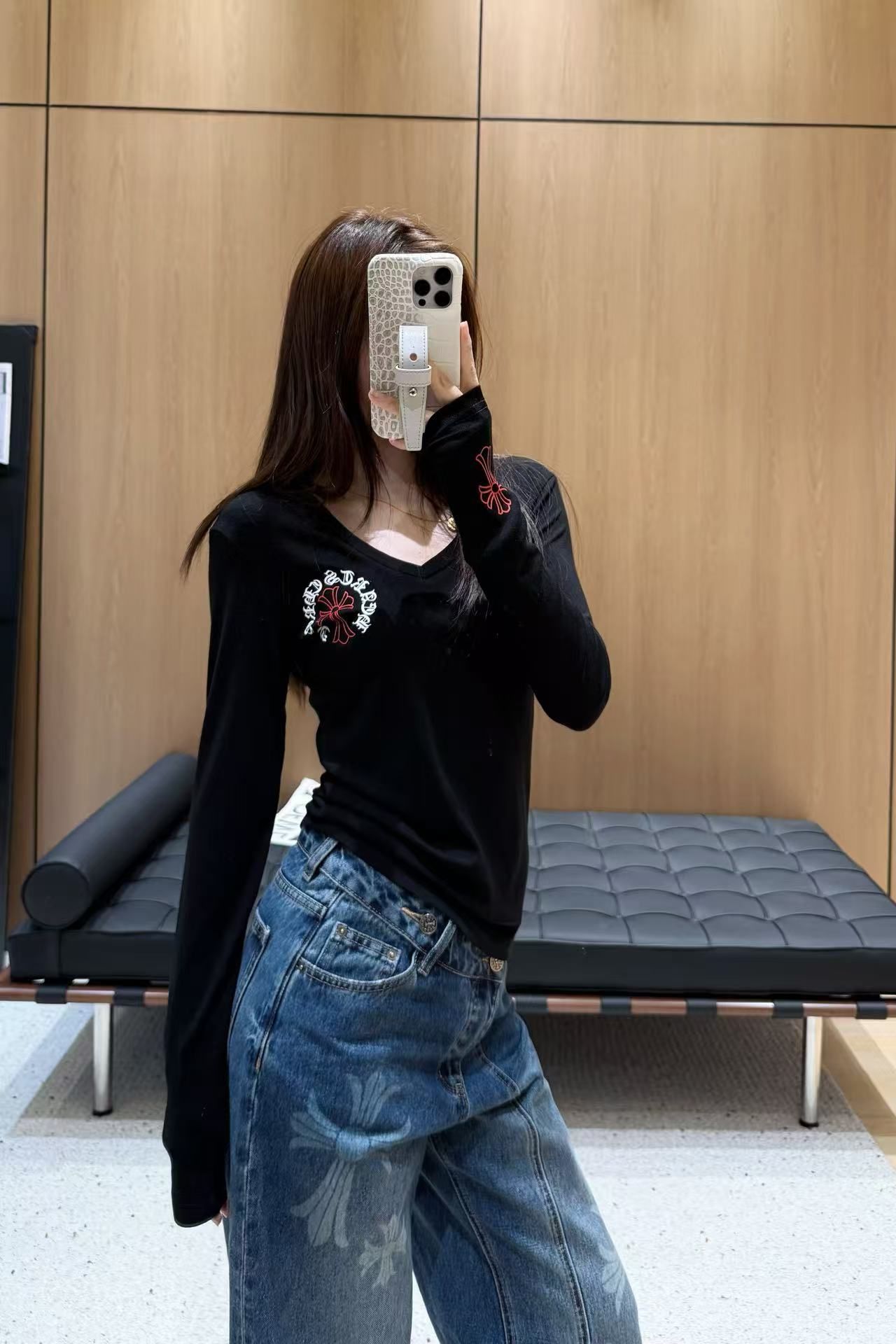 クロムハーツ 長袖tシャツ レディース向け オシャレ A30979