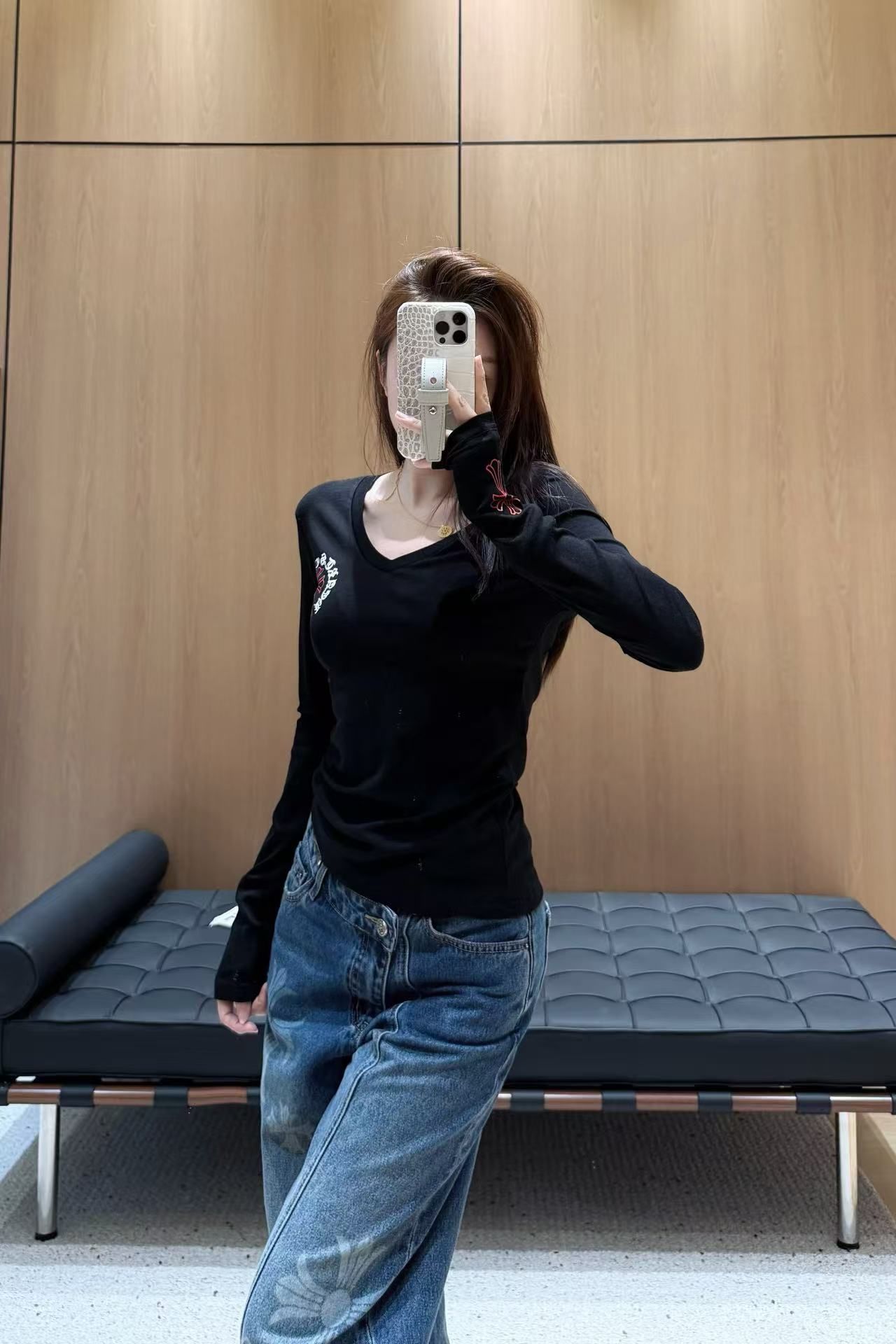 クロムハーツ 長袖tシャツ レディース向け オシャレ A30979