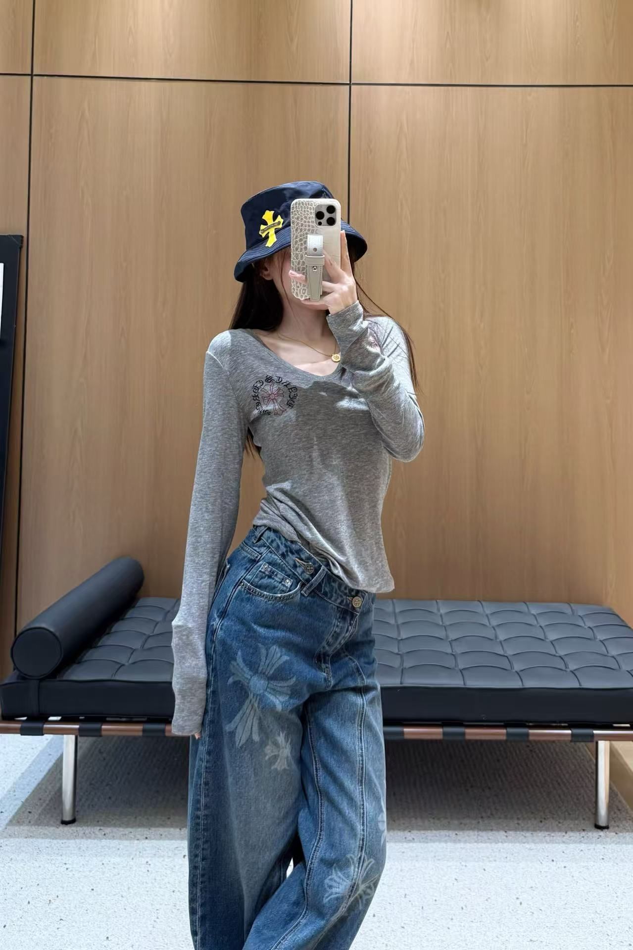 クロムハーツ 長袖tシャツ レディース向け オシャレ A30979