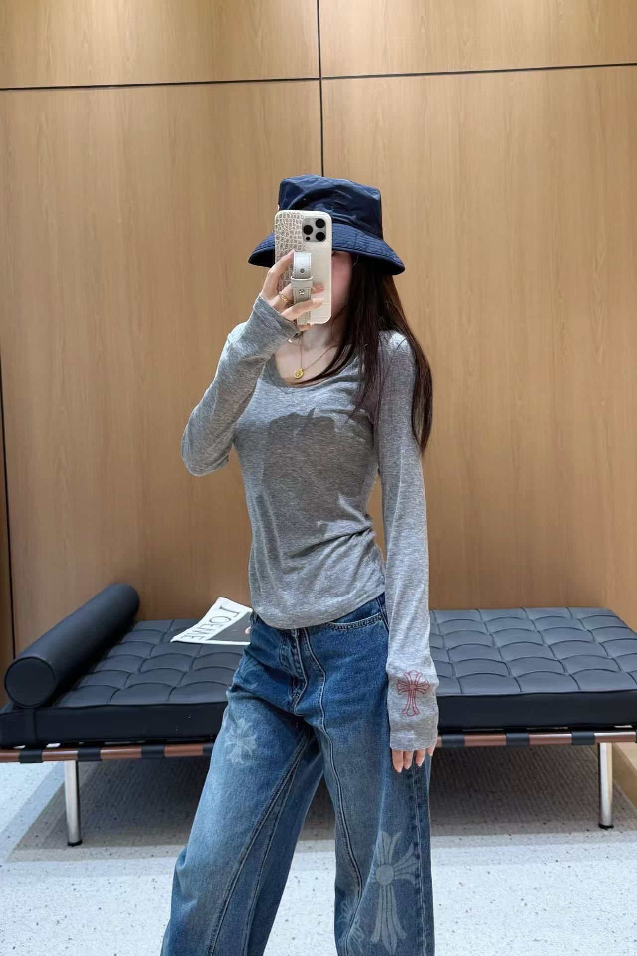 クロムハーツ 長袖tシャツ レディース向け オシャレ A30979