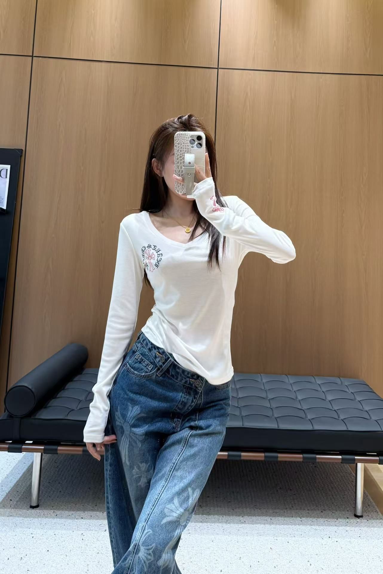 クロムハーツ 長袖tシャツ レディース向け オシャレ A30979