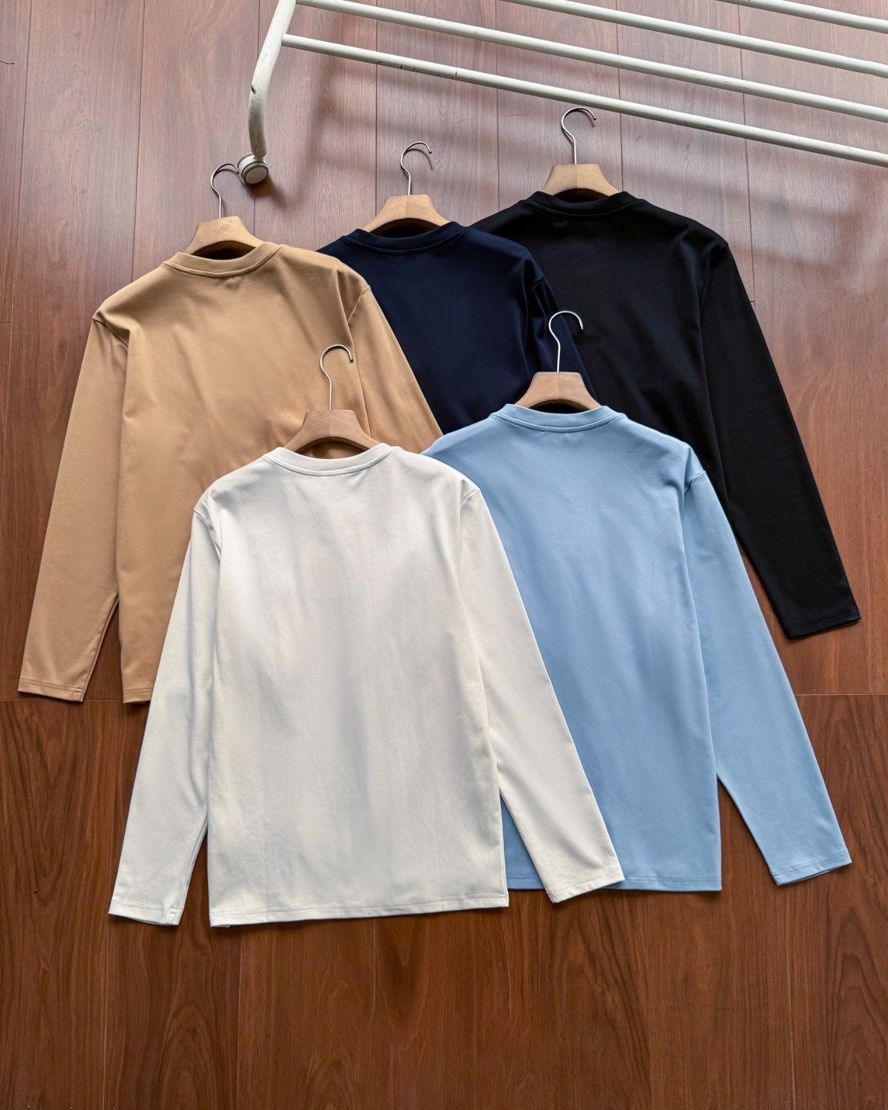 モンクレール 長袖Tシャツ クラシック シンプル A30975