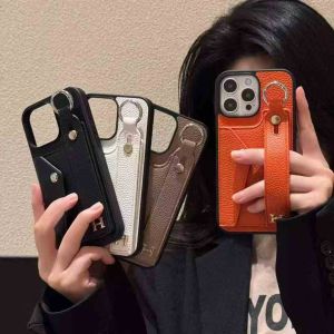 エルメスiPhone17/16/15/14/13/12/11ケース ハンドベルト付き