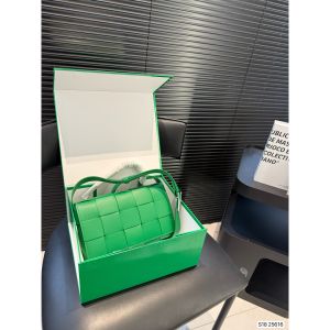 ボッテガ ヴェネタ Cassette 編み込み ショルダーバッグ クラシック A31013