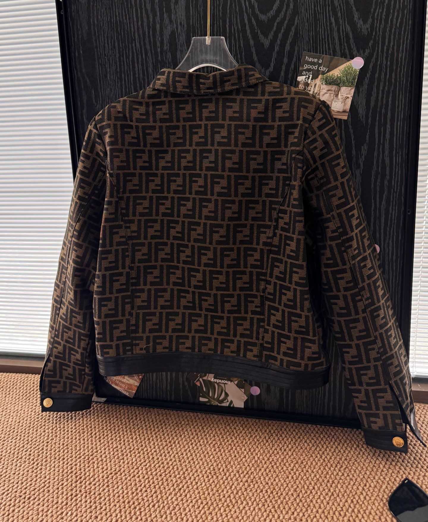 フェンディ ジャケット ショート 金ボタン レディース A31022