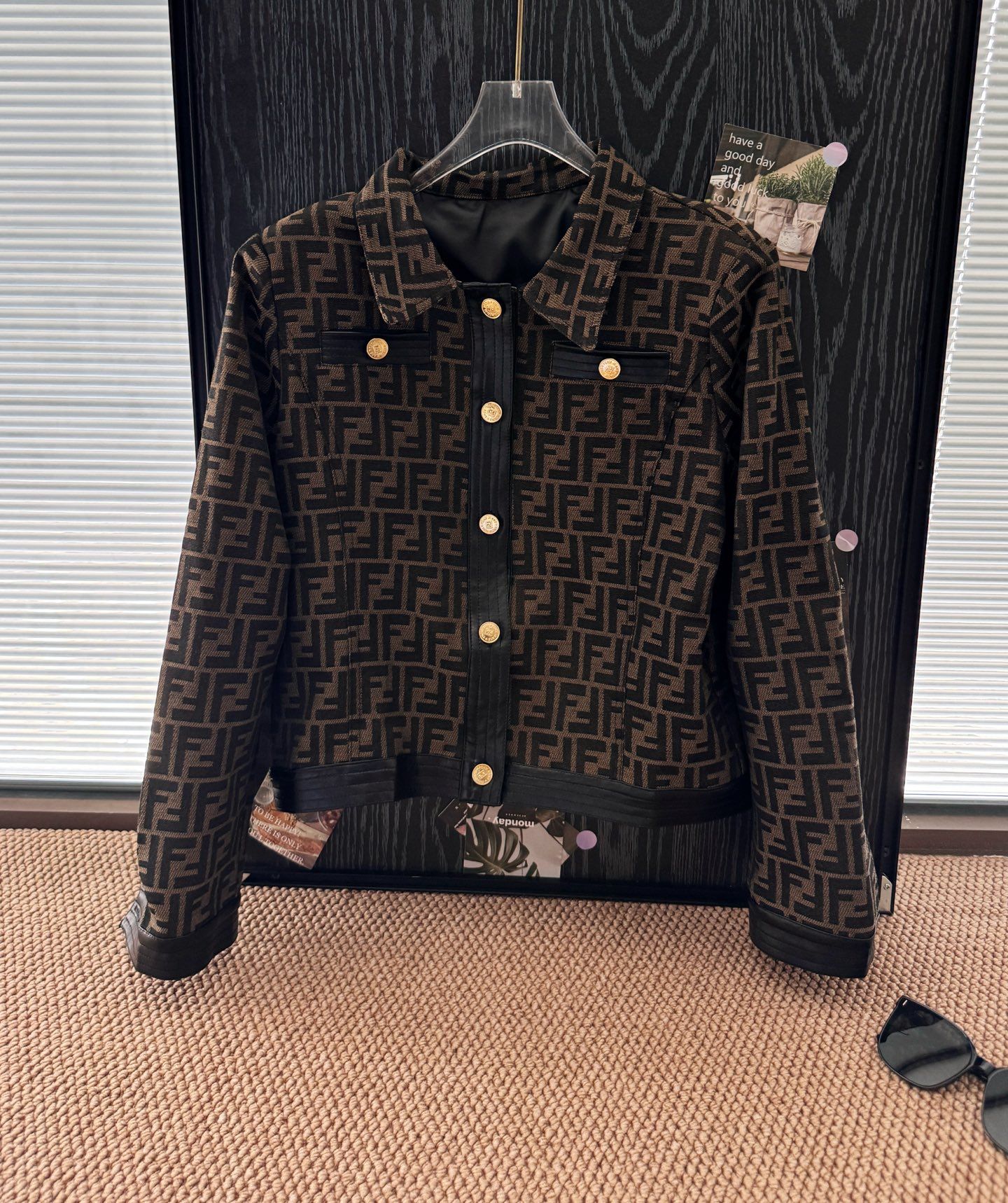 フェンディ ジャケット ショート 金ボタン レディース A31022