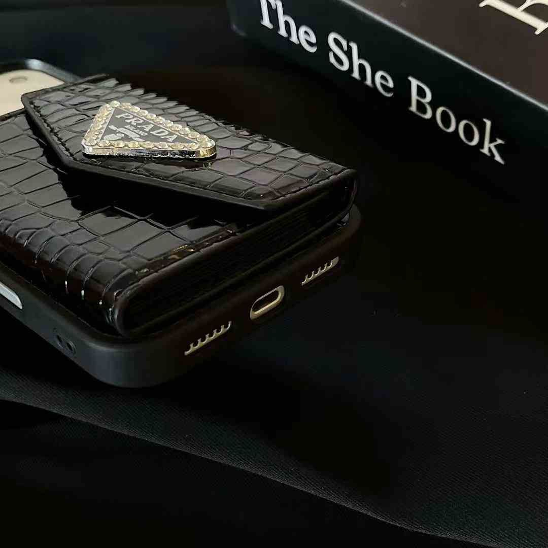 プラダiPhone17/16/15/14/13/12/11/xs/7/8/6ケース