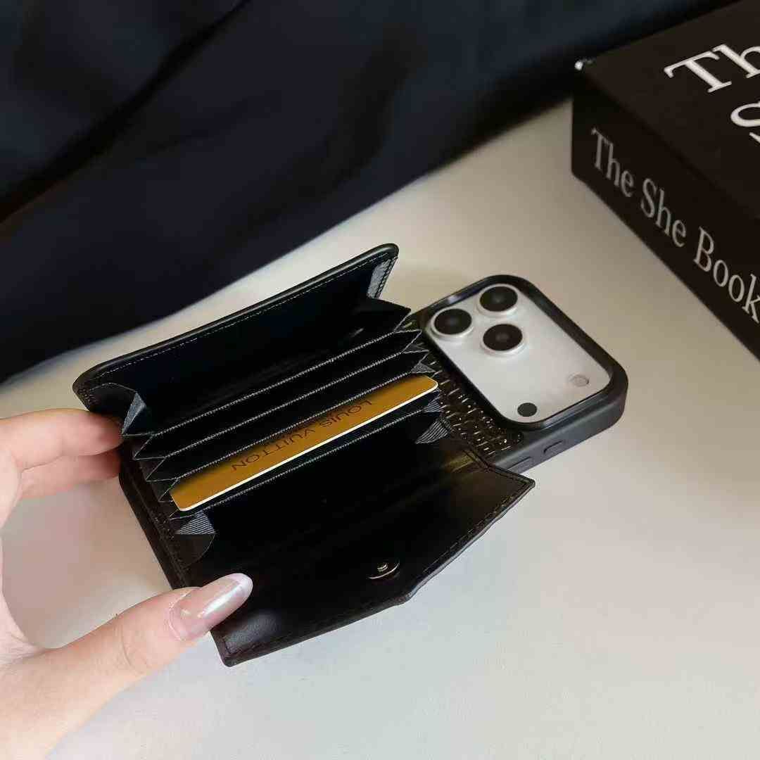 プラダiPhone17/16/15/14/13/12/11/xs/7/8/6ケース