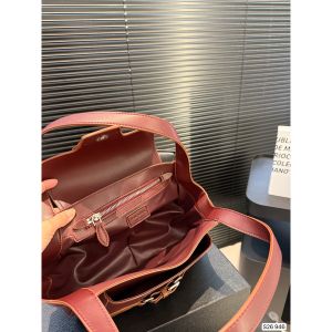 プラダ ホーボーバッグ レザー オシャレ A31077