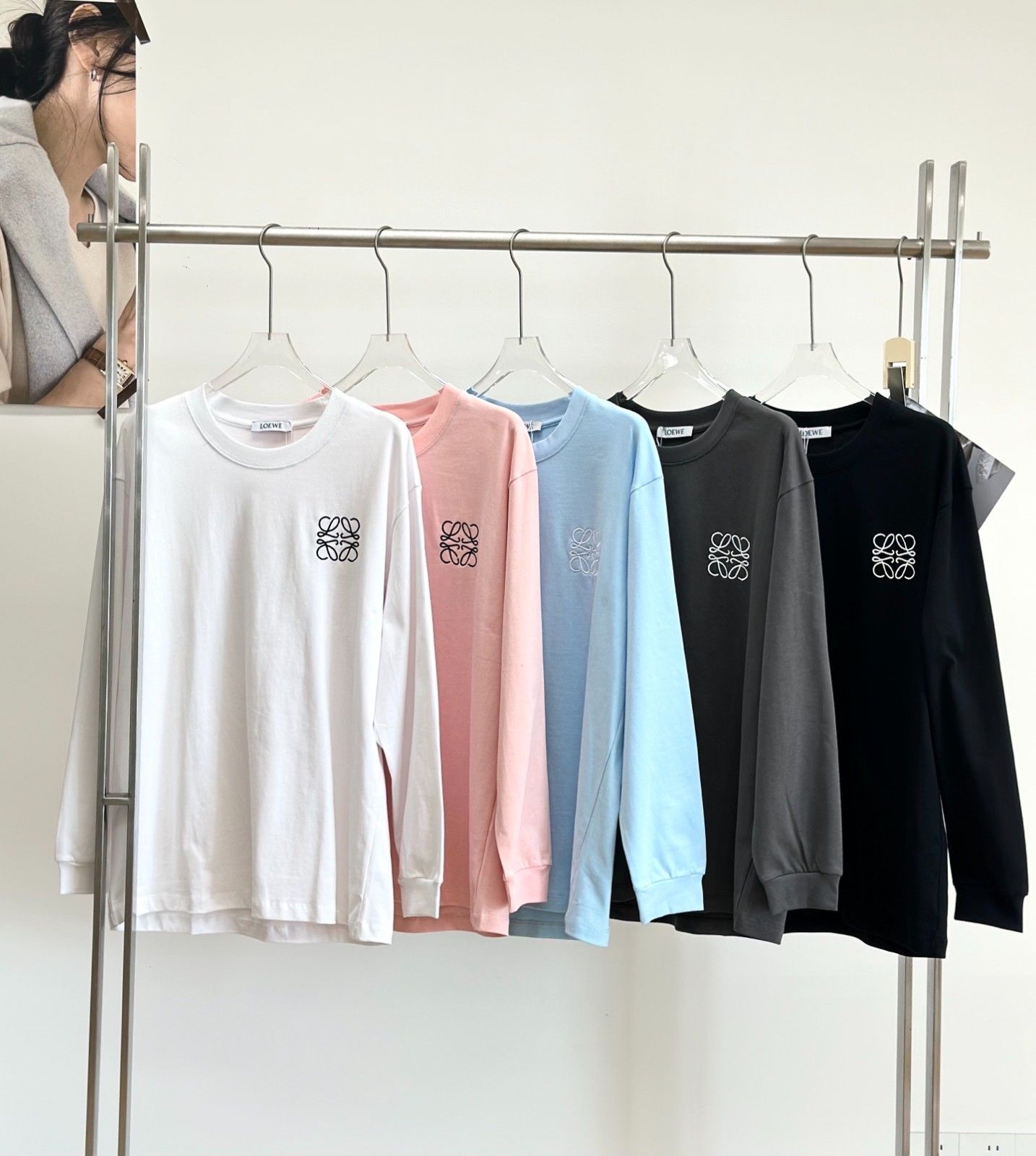 ロエベ 長袖Tシャツ クラシック 刺繍入り メンズ レディース A31073