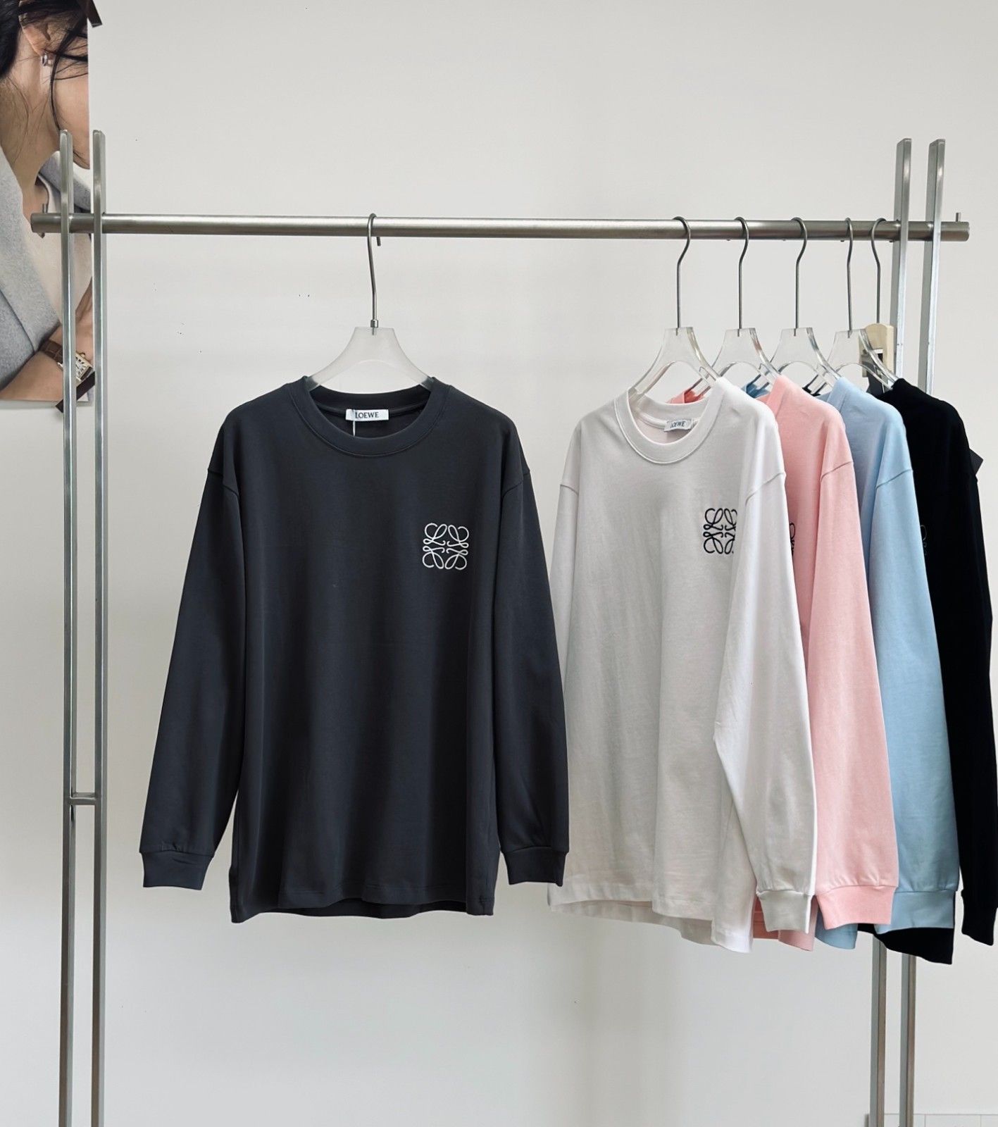 ロエベ 長袖Tシャツ クラシック 刺繍入り メンズ レディース A31073