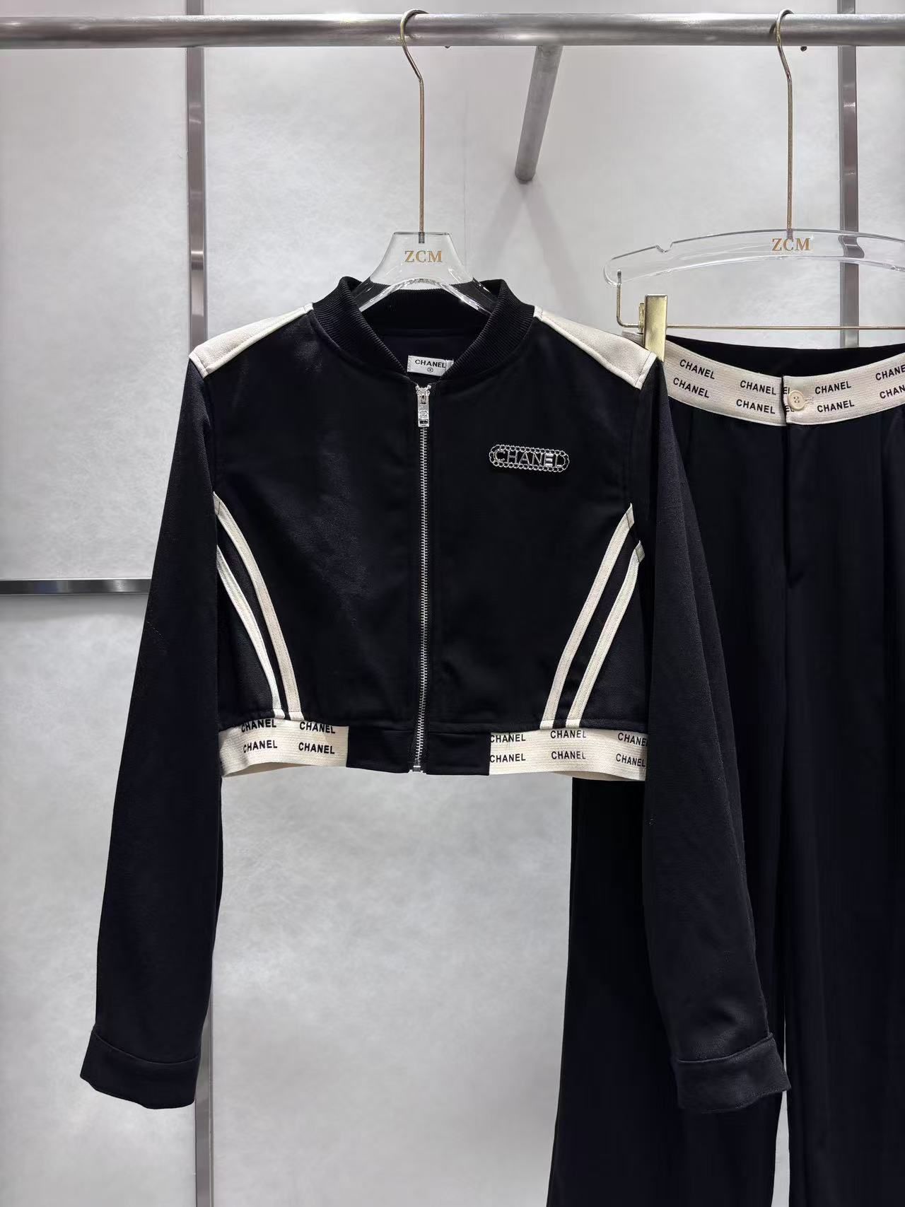シャネル 上下セット ジャケット+カジュアルパンツ レディース A31111
