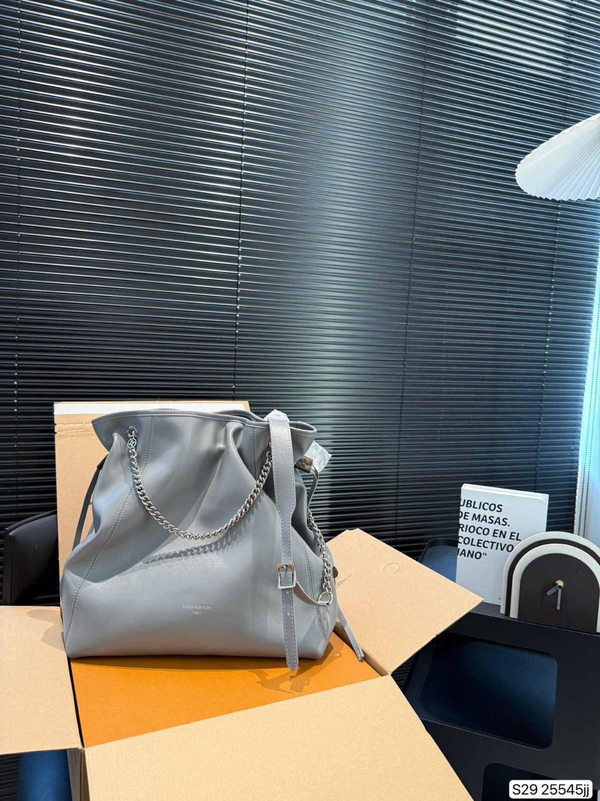 ルイヴィトン LV OFF DUTY VIBE バックパック 高級感 A31115
