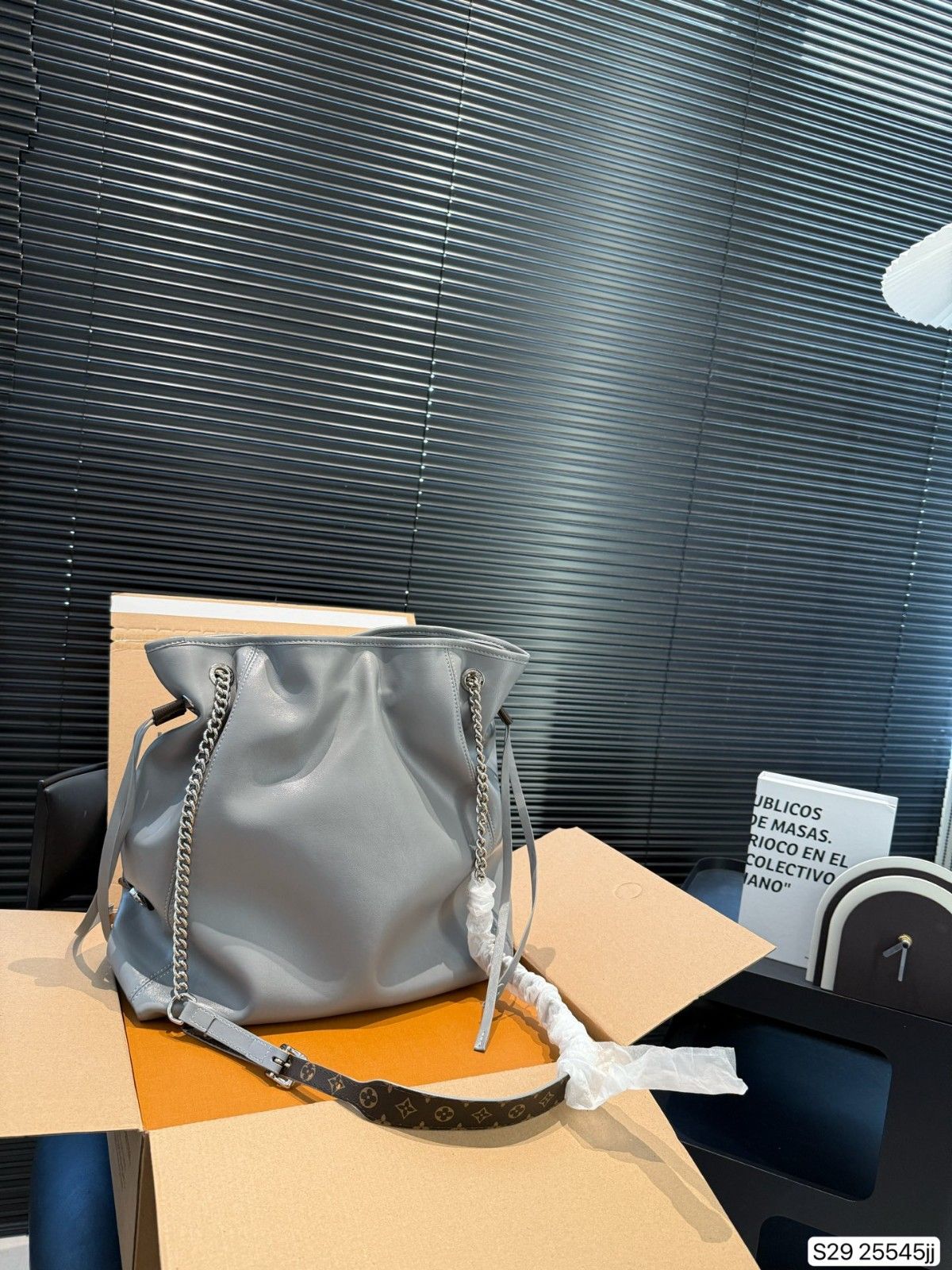 ルイヴィトン LV OFF DUTY VIBE バックパック 高級感 A31115