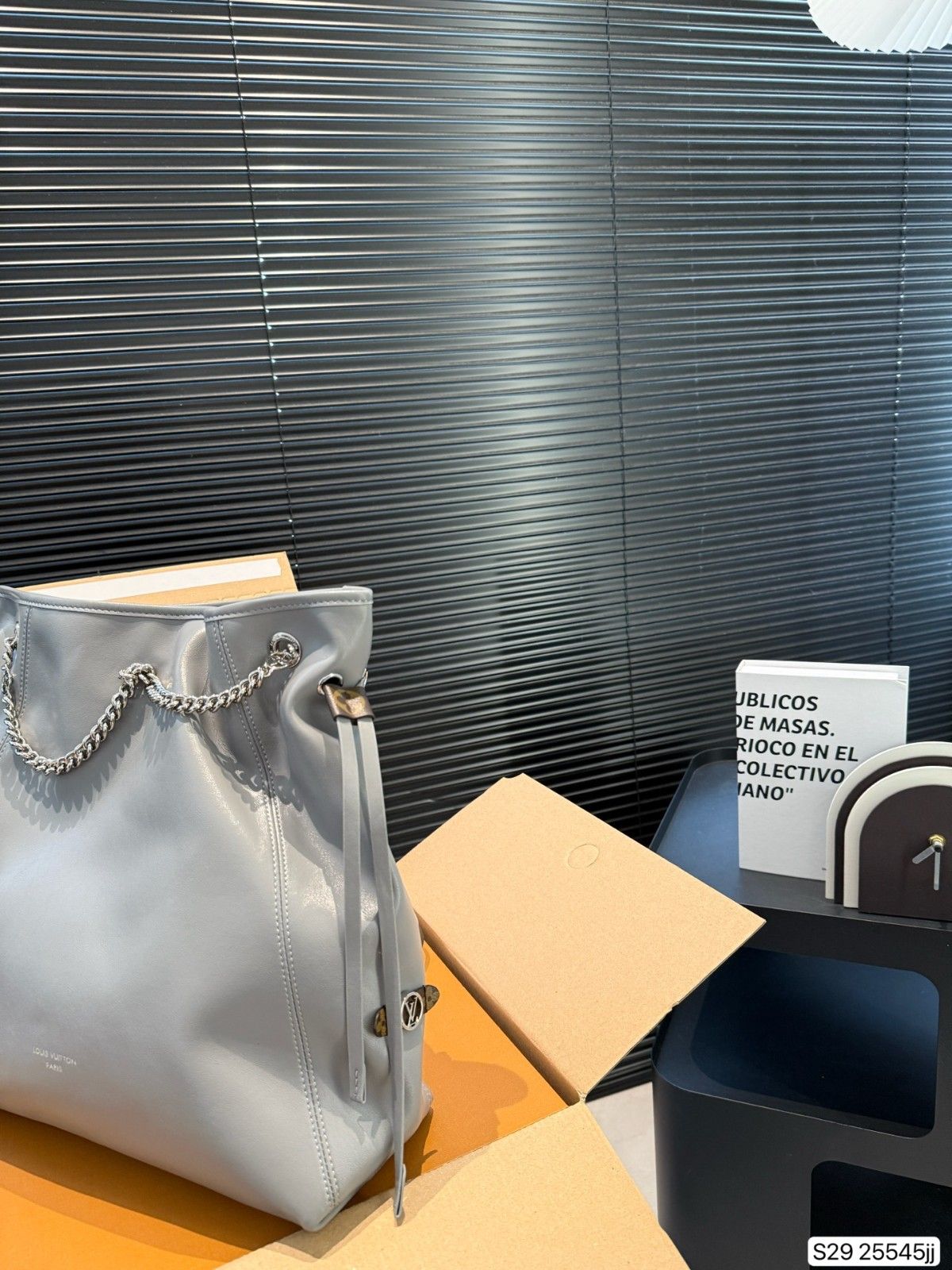 ルイヴィトン LV OFF DUTY VIBE バックパック 高級感 A31115