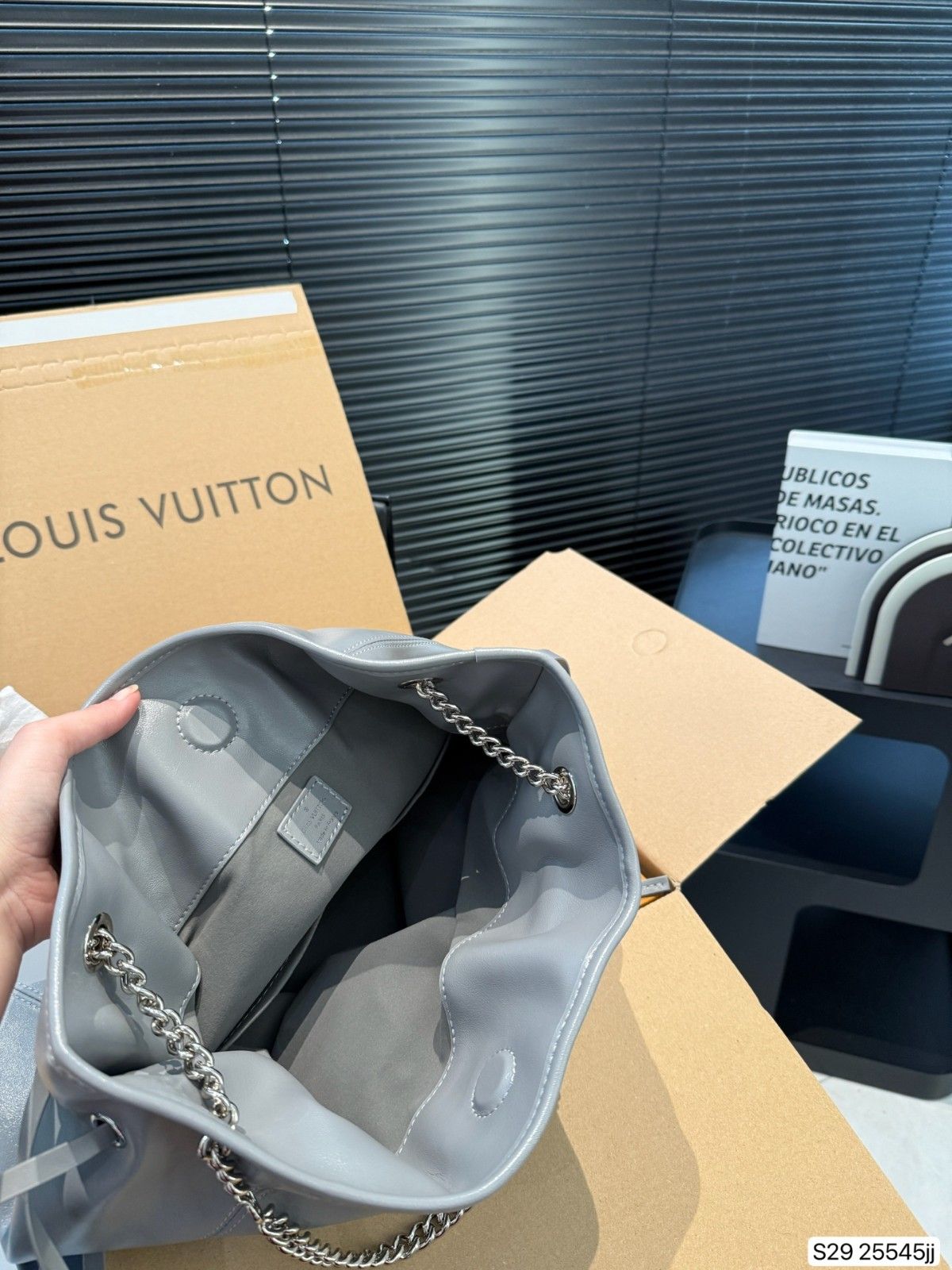 ルイヴィトン LV OFF DUTY VIBE バックパック 高級感 A31115