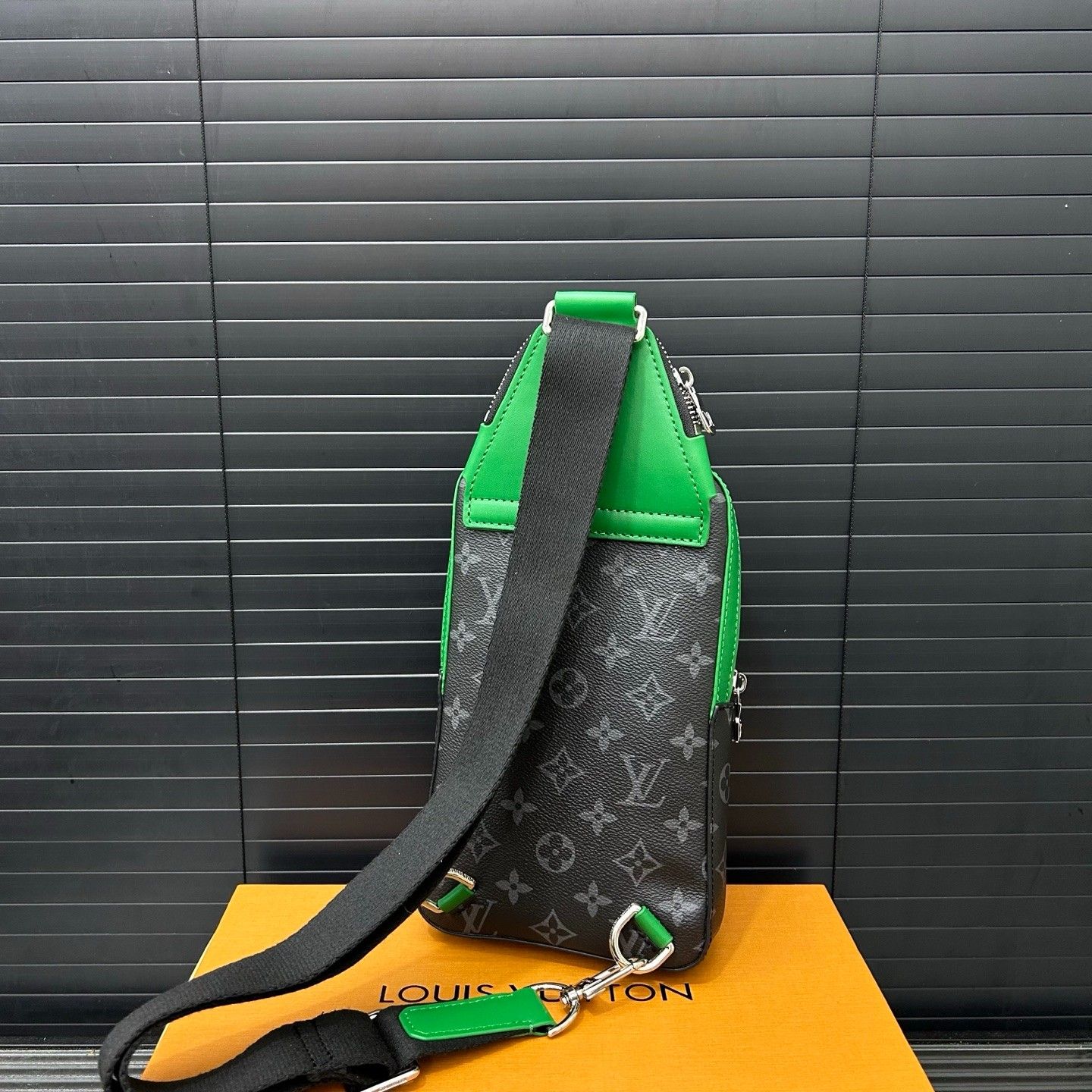 ルイヴィトン Lv AVENUE ウエストバッグ ボディバッグ レザー A31090