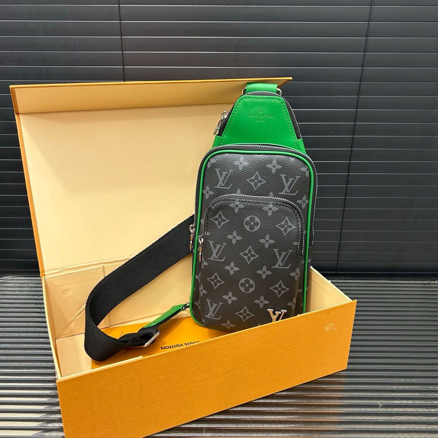 ルイヴィトン Lv AVENUE ウエストバッグ ボディバッグ レザー A31090